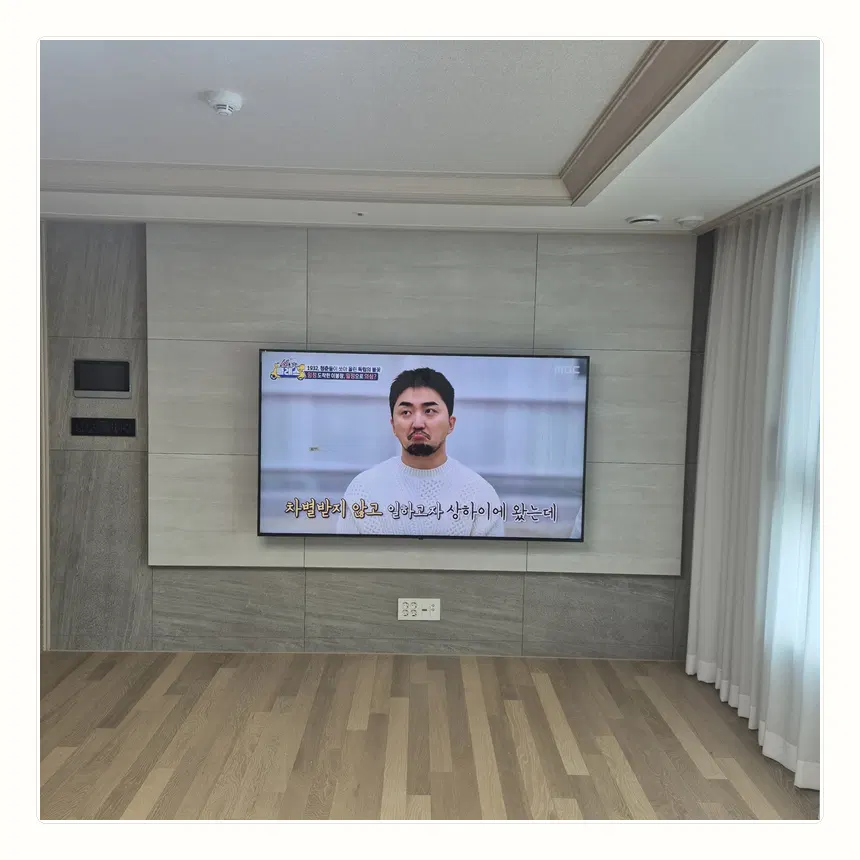 경기도 동두천시 보산동·상패동 벽걸이TV 설치 참고 사진 1 - 운반 전 액정 보호